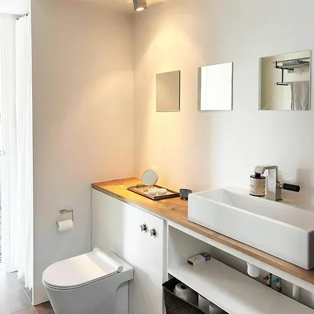 Architect-designed With Stunning Views Holiday home