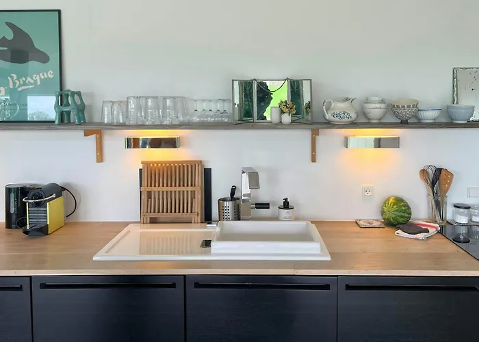 Architect-designed With Stunning Views *